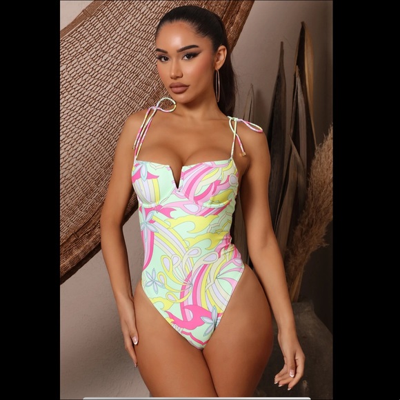 Cute colorful underwire one piece - Picture 5 of 6